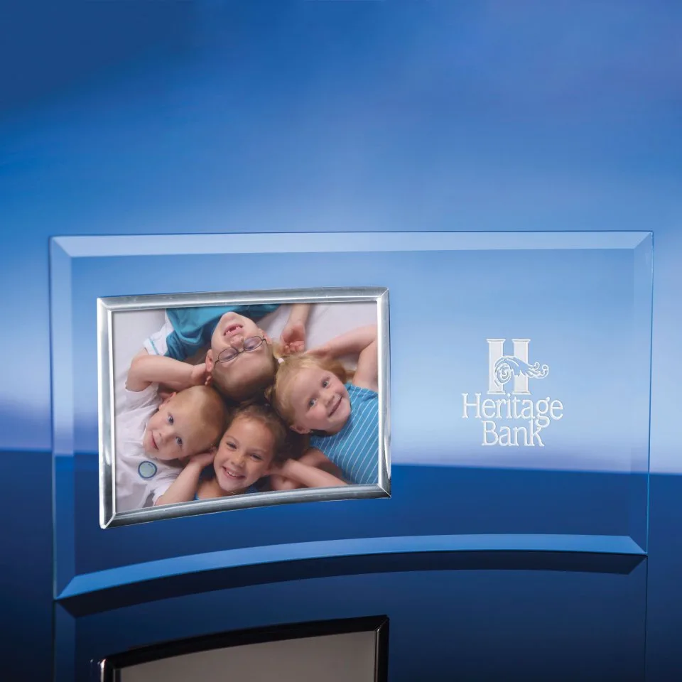 Horizontal Picture Frame w/Silver Trim (5" x 7")